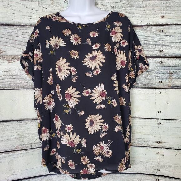 Maurices Women’s Blouse 0X Black Daisy Floral Short Sleeve Zip Back Top - Picture 1 of 10